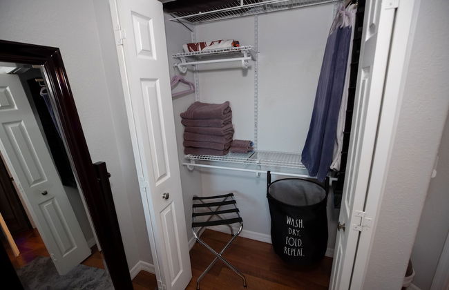 Gorgeous Urban Oasis W/hot Tub, Heated Pool And Private Movie Theater 3 Bedroom Home by RedAwning - Foto 8