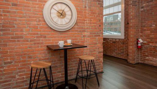 Jennifer's Historic Loft Glass Bedroom - Foto 5