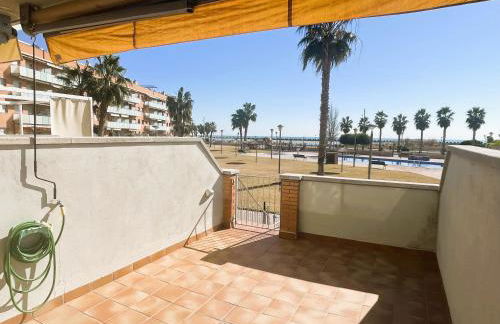 Onze - primera línea de mar con piscina - Foto 1