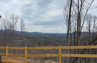 Charming Cabin with Incredible Mountain Views - Foto 38