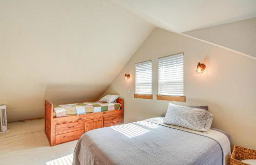 Port Orchard Lakefront Cabin with Fire Pit and Grill! - Foto 19