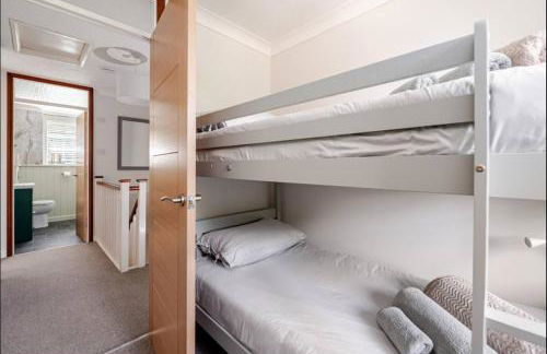 Modern Coastal Retreat, HotTub, Fire Pit, Pets welcome - Photo 25