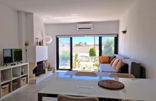 Airy 3br, AC, Garden, 2min Strip, 8min Oura Beach - Foto 7