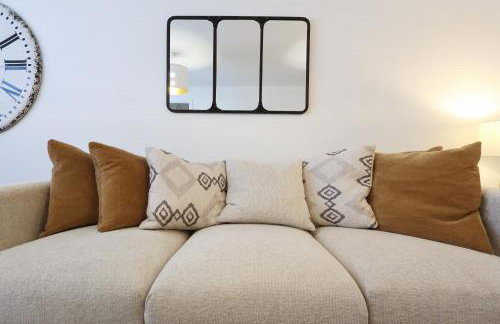 Contractor 4 Bed 3 Bath House Near Airport Parking Barry Island with Parking - Foto 67
