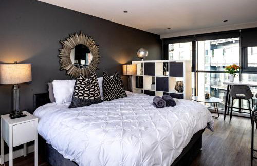 Deluxe City Centre Studio Apartment with Balcony & City Views - FREE WIFI NETFLIX, GYM ACCESS - WESTONE - Photo 4