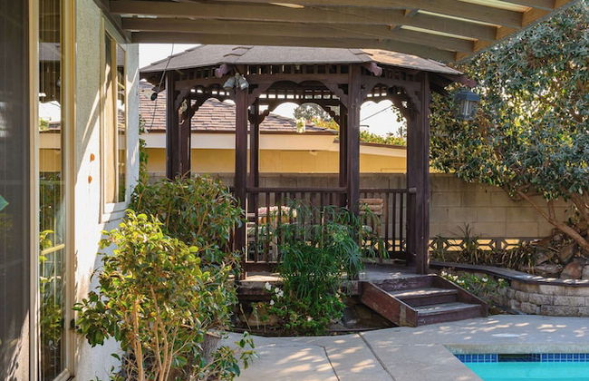 Luxury Estate With Sparkling Pool & Elegant Amenities - Foto 55