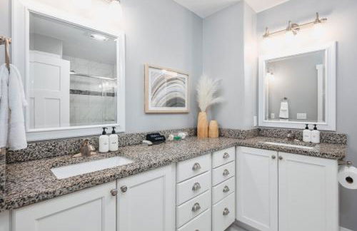 962 Townhouse 3BR Near Downtown Beaches and Wineries - Photo 40