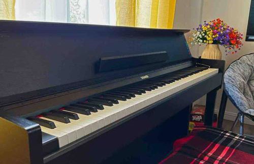 Beautiful Renovated Cozy Forest Home with Hot Tub in Crestline - Foto 26