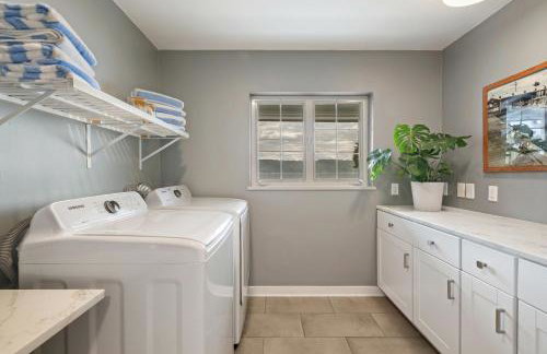 Hood Canal Escape- upscale meets the rocky shores! - Foto 24