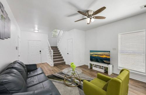 Tasteful 3BR I Free Parking I Workspace - Foto 1