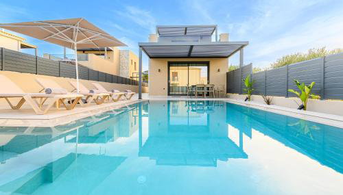 Petrus Luxury Villas in Old Hersonissos - 3 Bedrooms & 3 Bathrooms - Foto 5, sunbed