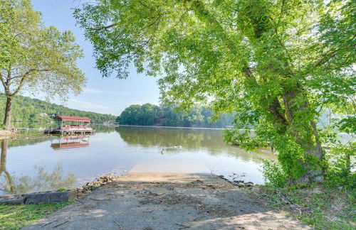 Lakefront Kingsport Home with Private Hot Tub! - Foto 44