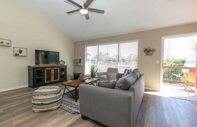 Texas Charm Cottage - 1 Block From the Lake & Hill Country Views - Foto 10