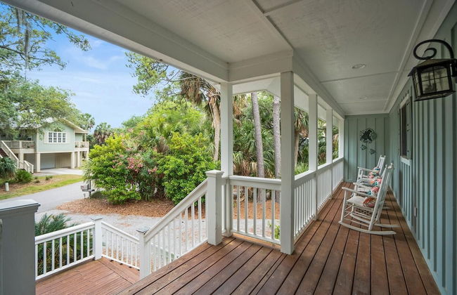 Stunning Marsh & Water Views in This Completely Renovated Three Bedroom Home - Foto 49