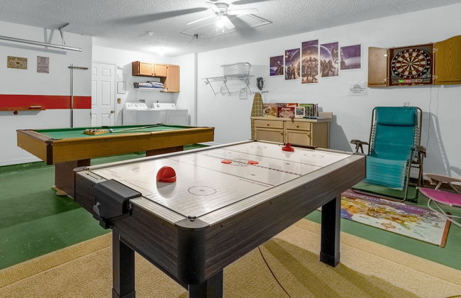 Upstay - Family Home w Private Pool and Games - Photo 3