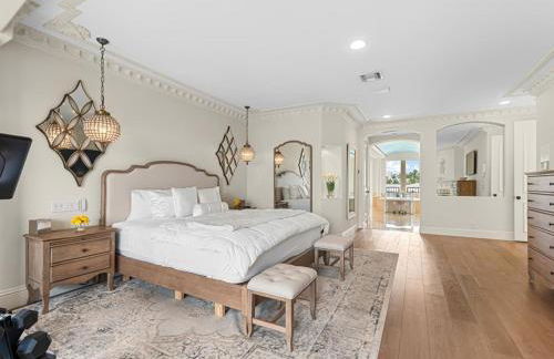 Near the Beach • Pool & Jacuzzi • Waterfront Villa - Foto 49