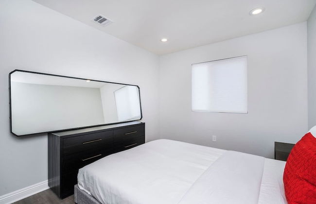 Brand NEW Luxury 3bdr Townhome In Silver Lake - Photo 3