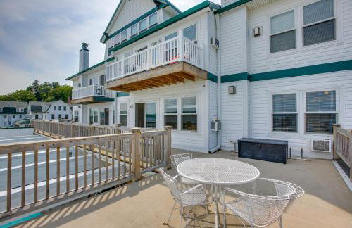 Gorgeous Onekama Condo with Pool and Lake Access! - Foto 19