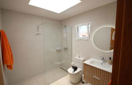 LAS ROSAS by RENTMEDANO Stunning luxury Chocolate Box villa with private heated pool & wifi - Foto 36