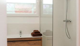 La Hutte de la Tortue Rez-de-jardin Patio au Calme - Foto 4, Shower