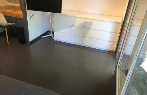 Bus atypique au bord du canal du midi et au cœur d'une forêt 2 chambres - Foto 20