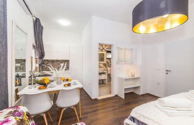 Charming Villa With Outdoor Pool, Bbq, and Sun Deck in Tranquil Kaštela Area - Foto 7