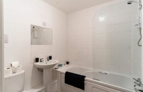 Lovely 2 Bed Harbourside Apartment with Sea Views - Photo 5