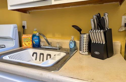 Sleeps 8 2 Full Apartments 5 Beds Parking plus WIFI - Foto 15