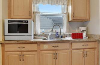 Super Cute & Cool Home with 65Inch TV 2Baths 4 Bedrooms 2King Beds BBQ Grill Fenced Backyard - Foto 31