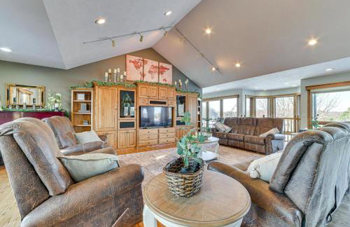 7,000 Sq Ft! Private Rapid City Estate with Pool - Foto 10