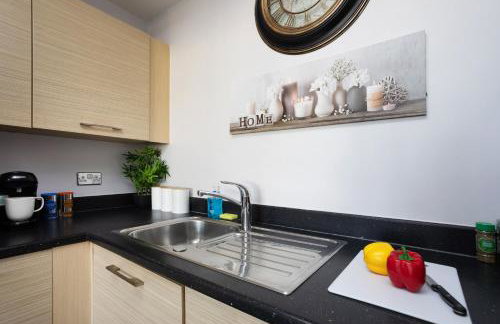 Vista Verde - Luxury City Penthouse 2BR - Sleeps up to 6 - Parking - Photo 21