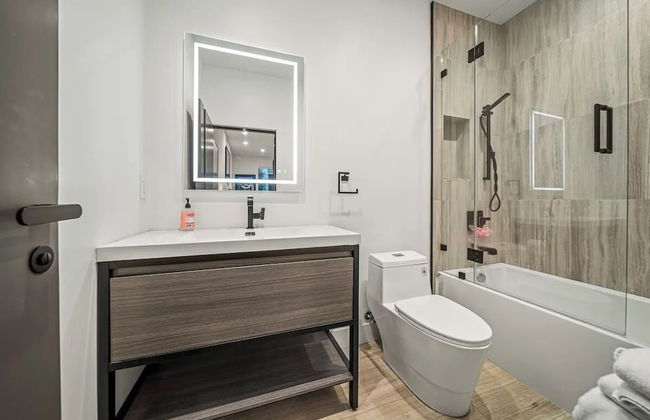 Willow Glen - Hollywood Hills Multi-level Villa With Theater & Pool - Photo 34