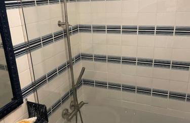 Primera línea y con piscina - Foto 13