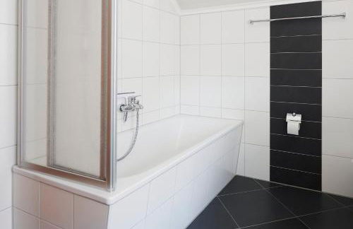 Lichtdurchflutende Wohnoase-Stilvoll-ruhig-kostenloser Parkplatz- 24-7 Self Check-in, bis zu 5 Personen, sehr geräumig - Foto 27