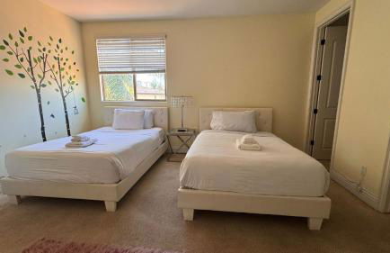 LA Dream Gem - Beautiful Home with Spa - Foto 16