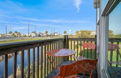 Charming Beachside Retreat: Steps from the Sand and Surf - Foto 5