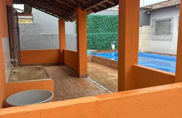 Cosa Aconchegante com Piscina - Foto 29