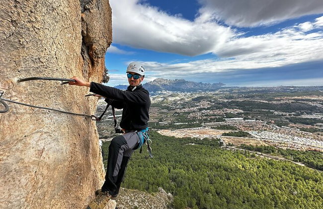Experiencia de Escalada de Medio Día en Vía Ferrata del Ponoig - Foto 16