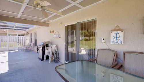 Bright Titusville Retreat with Lanai - WFH Friendly! - Foto 2