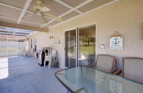 Bright Titusville Retreat with Lanai - WFH Friendly! - Foto 2