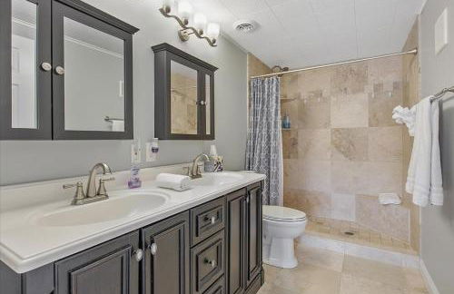 Grand Getaway with Private Dock near Coconuts - Foto 10