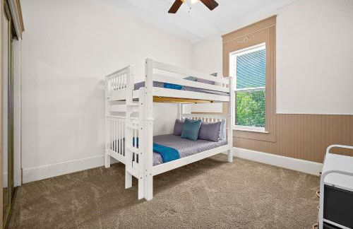 The Ray - 2nd Floor Historic Condo- Minutes Walk to Downtown - Foto 25