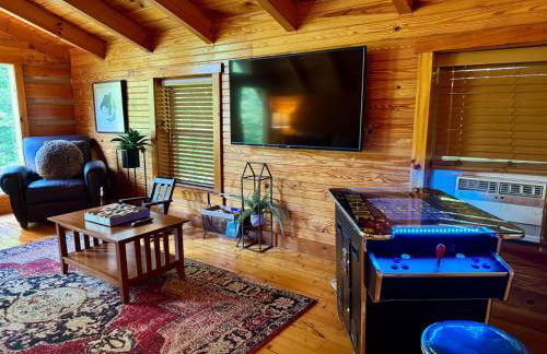 Big Boulder-Hot Tub, WiFi, Firepit, Arcade, Hiking - Foto 50