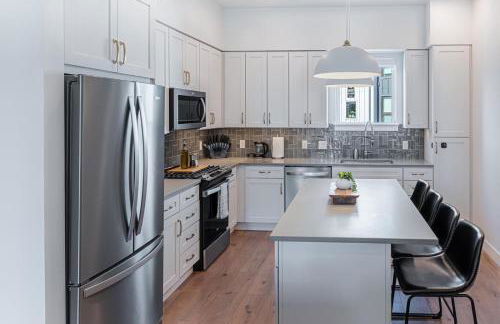 Dwntn Lux Townhome - Best Amenities- 3BD, 4BA - Photo 18