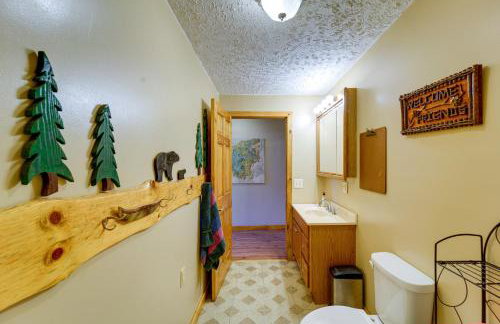 Oswegatchie River Cabin with Kayaks and Fire Pit! - Foto 16