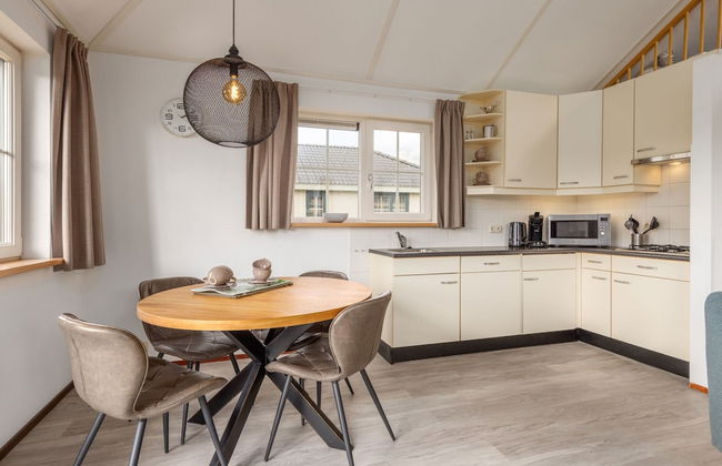 Bungalow in Veluwe With Sauna & Nature Views - Photo 4