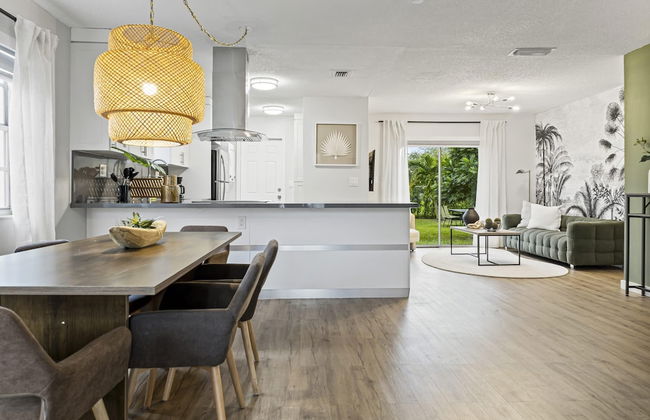 Hidden Garden A Serene Miami Escape - Photo 16