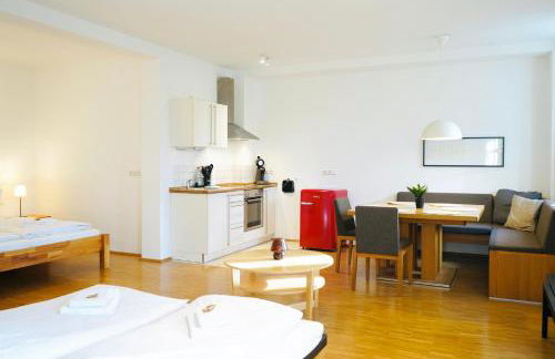 Wohnensemble mit 3 separaten Bereichen- 2 Küchen- 3 Badezimmer- 10 Personen- Garten- Parkplatz - Foto 10