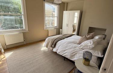 Stokey Skyline Retreat With Balcony - Foto 27