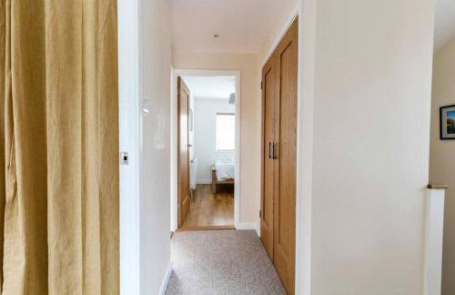 Spacious Modern Garden Family Home - Photo 12